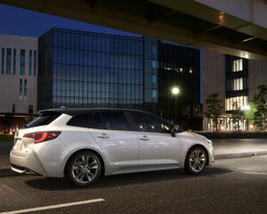 トヨタ　カローラツーリング